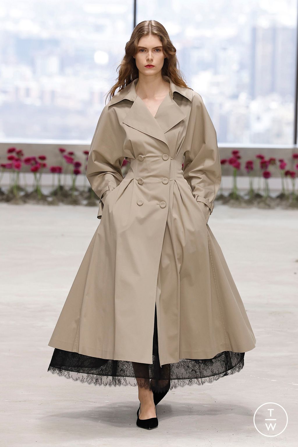 Fashion Week New York Fall/Winter 2025 look 55 from the Carolina Herrera collection womenswear