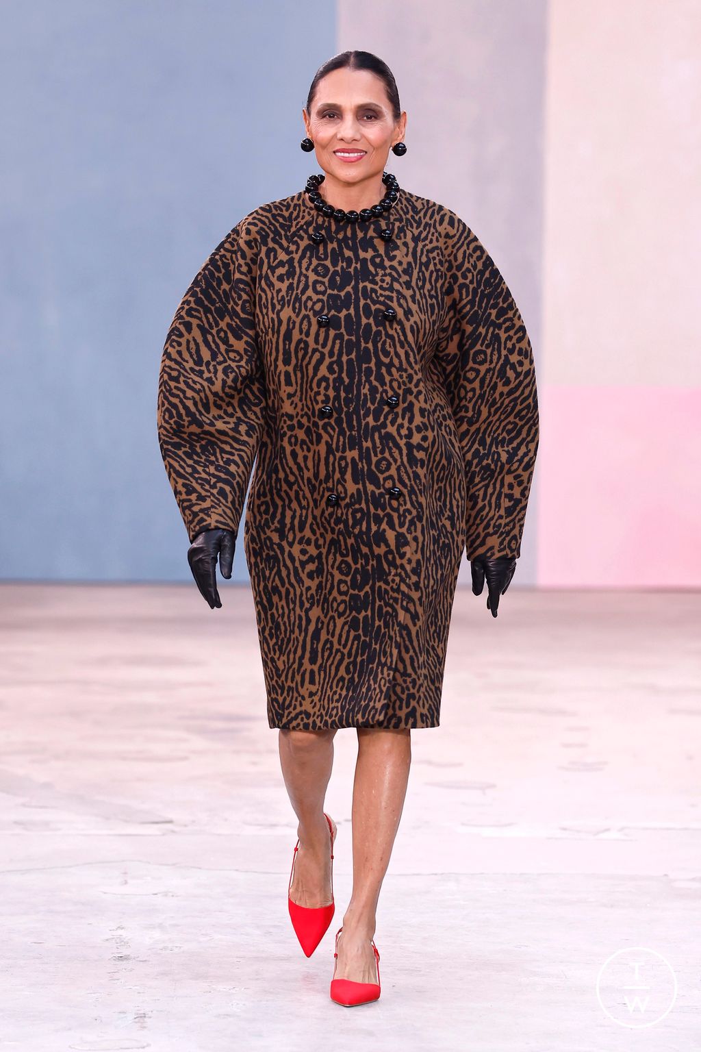Fashion Week New York Fall/Winter 2026 look 26 from the Carolina Herrera collection womenswear