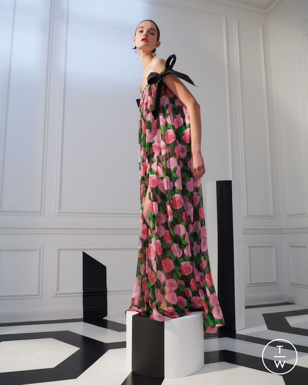 Fashion Week New York Pre-Fall 2023 look 13 de la collection Carolina Herrera womenswear