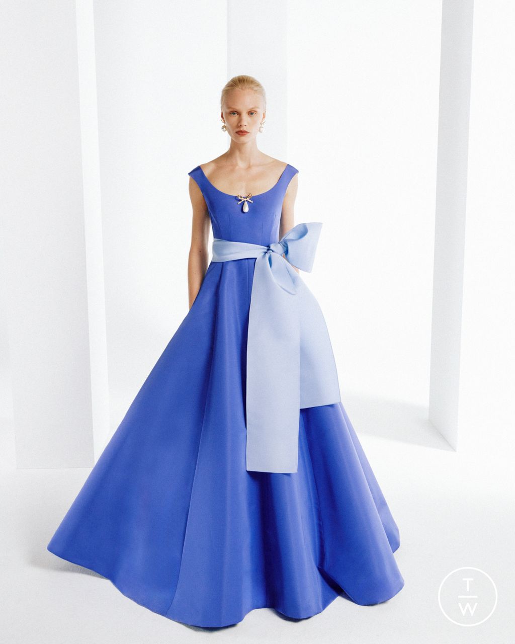Fashion Week New York Pre-Fall 2024 look 14 from the Carolina Herrera collection 女装