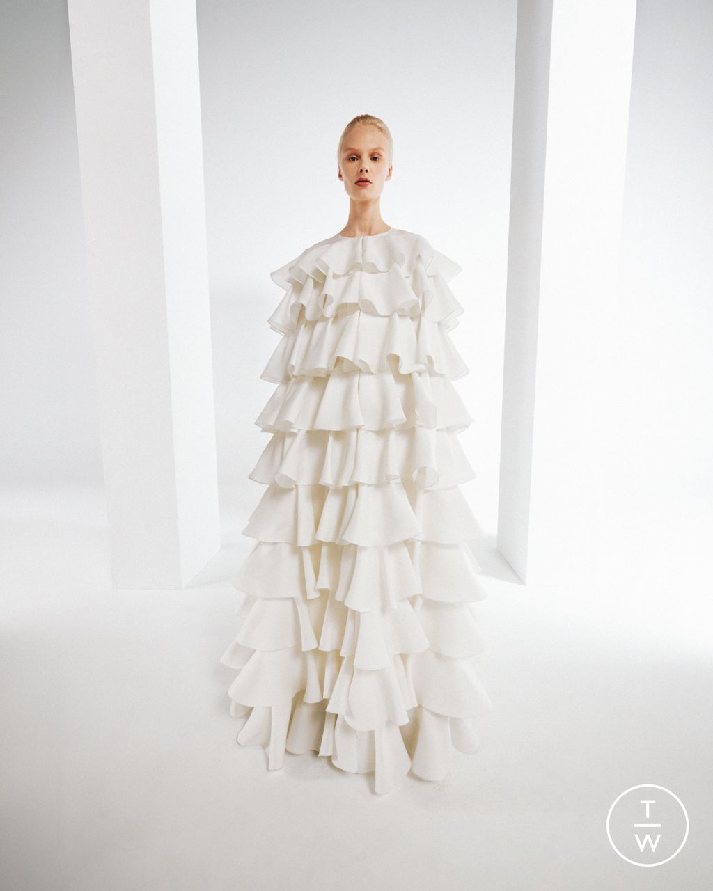 Fashion Week New York Pre-Fall 2024 look 43 from the Carolina Herrera collection 女装