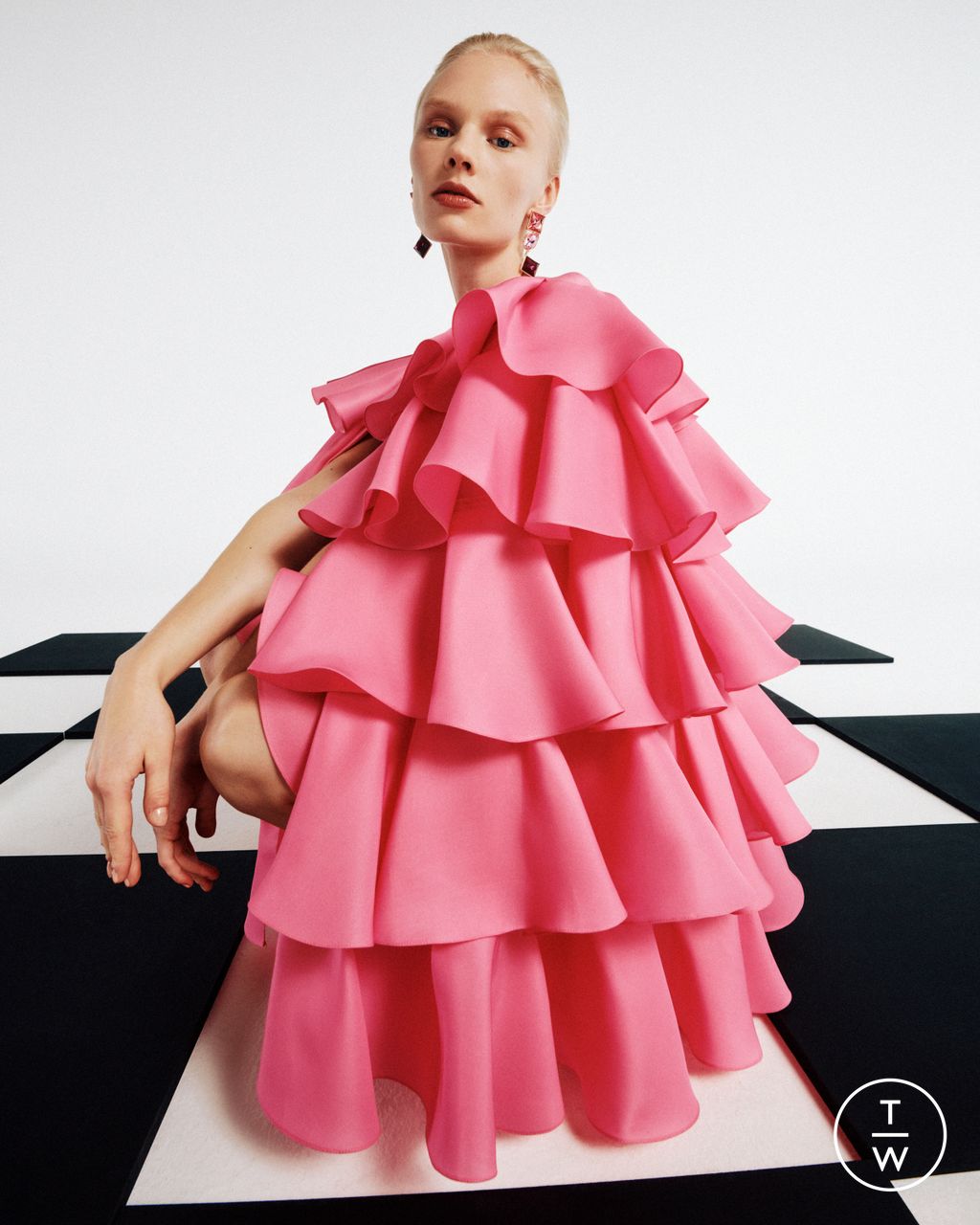 Fashion Week New York Pre-Fall 2024 look 47 from the Carolina Herrera collection 女装