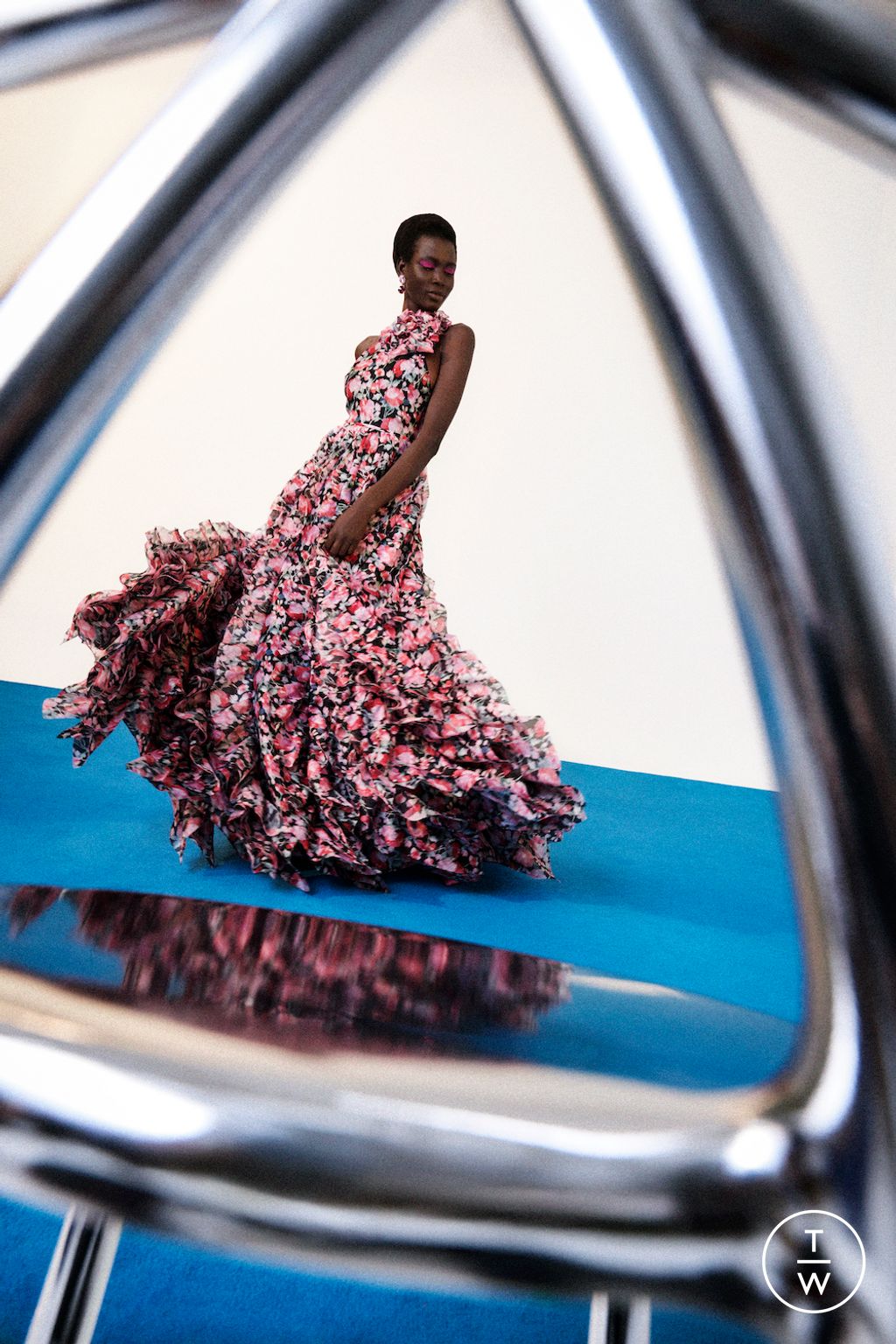 Fashion Week New York Pre-Fall 2025 look 48 from the Carolina Herrera collection womenswear