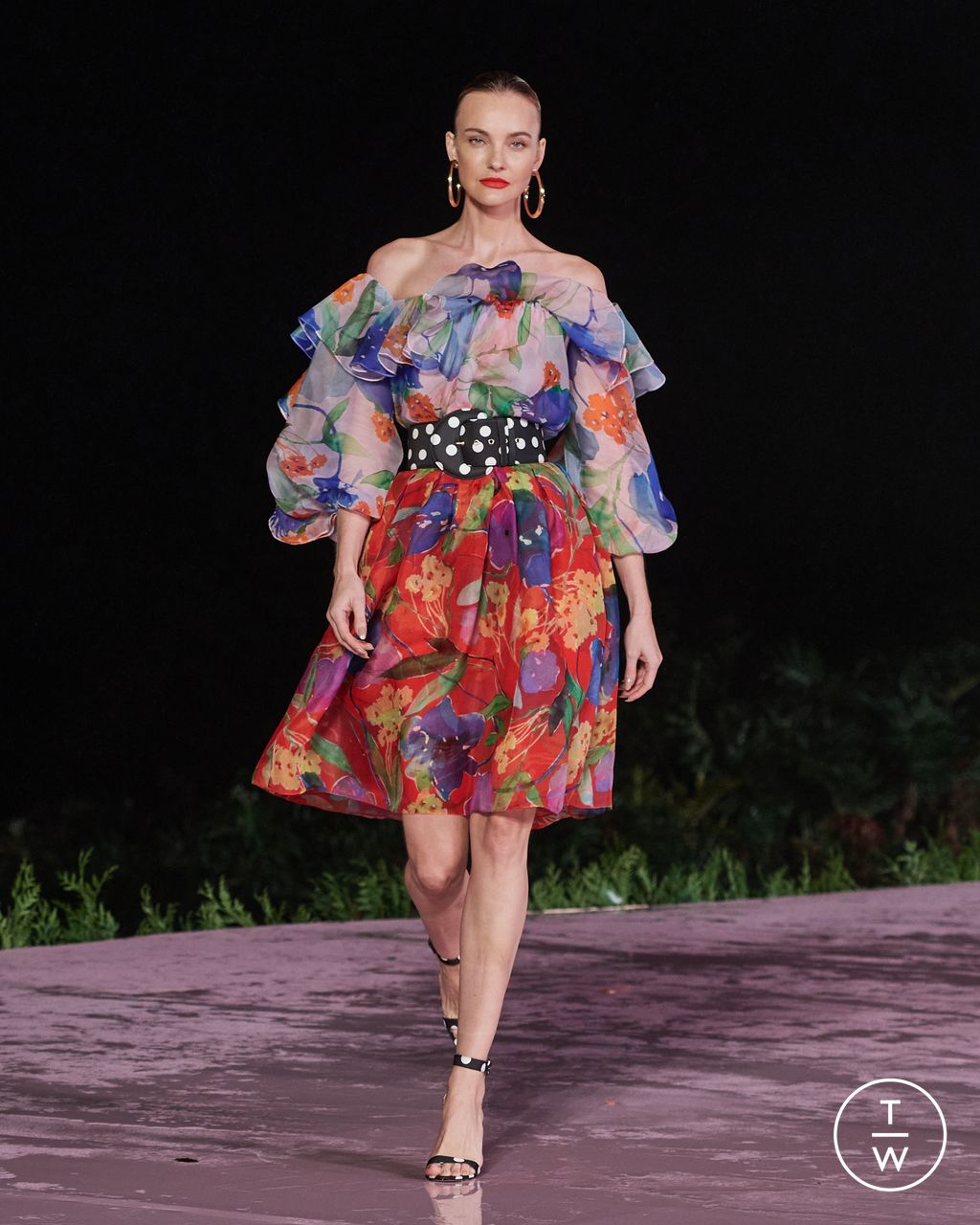 Fashion Week New York Resort 2024 look 1 from the Carolina Herrera collection womenswear