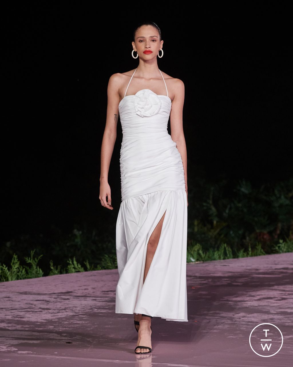 Fashion Week New York Resort 2024 look 10 from the Carolina Herrera collection 女装