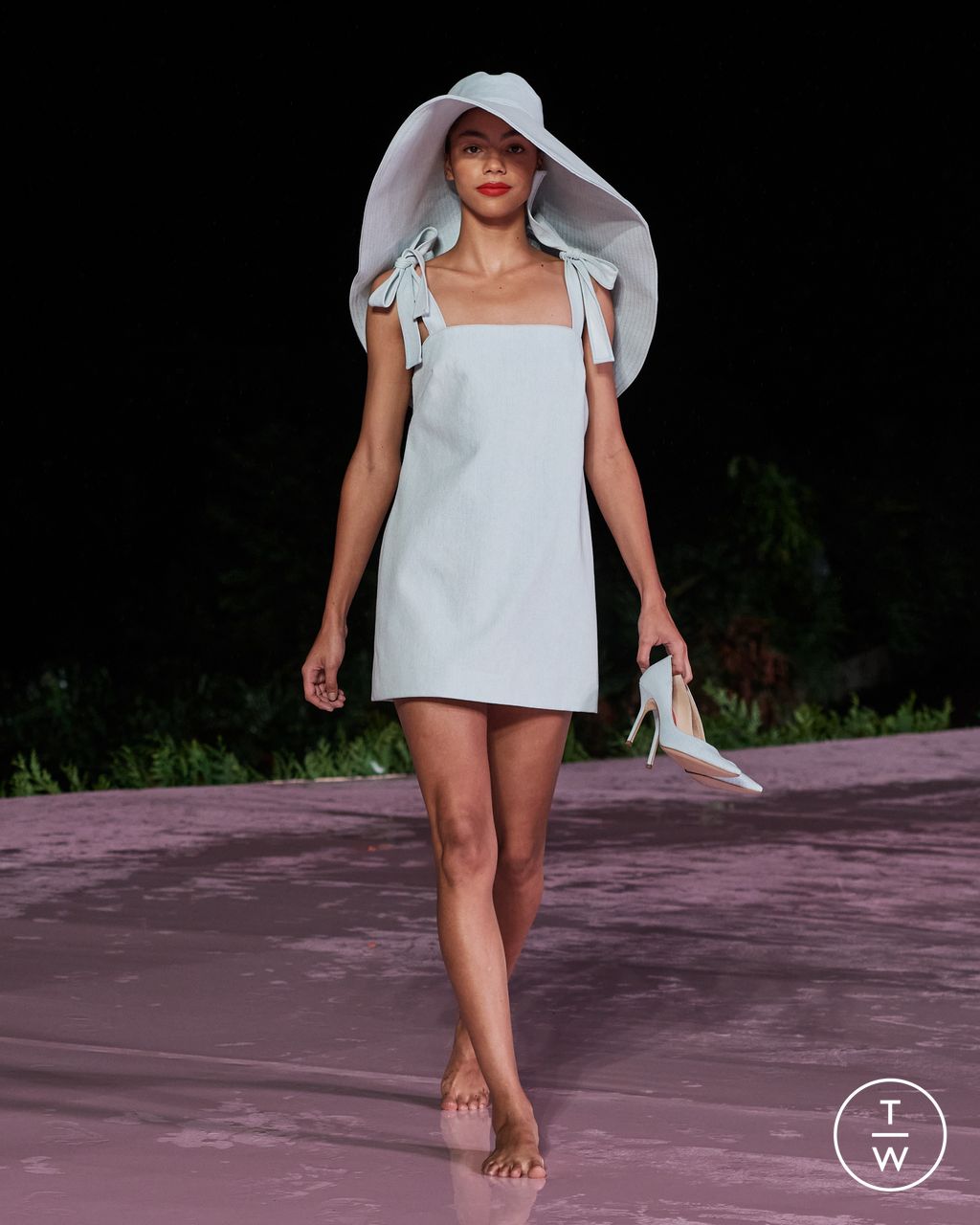 Fashion Week New York Resort 2024 look 35 from the Carolina Herrera collection 女装