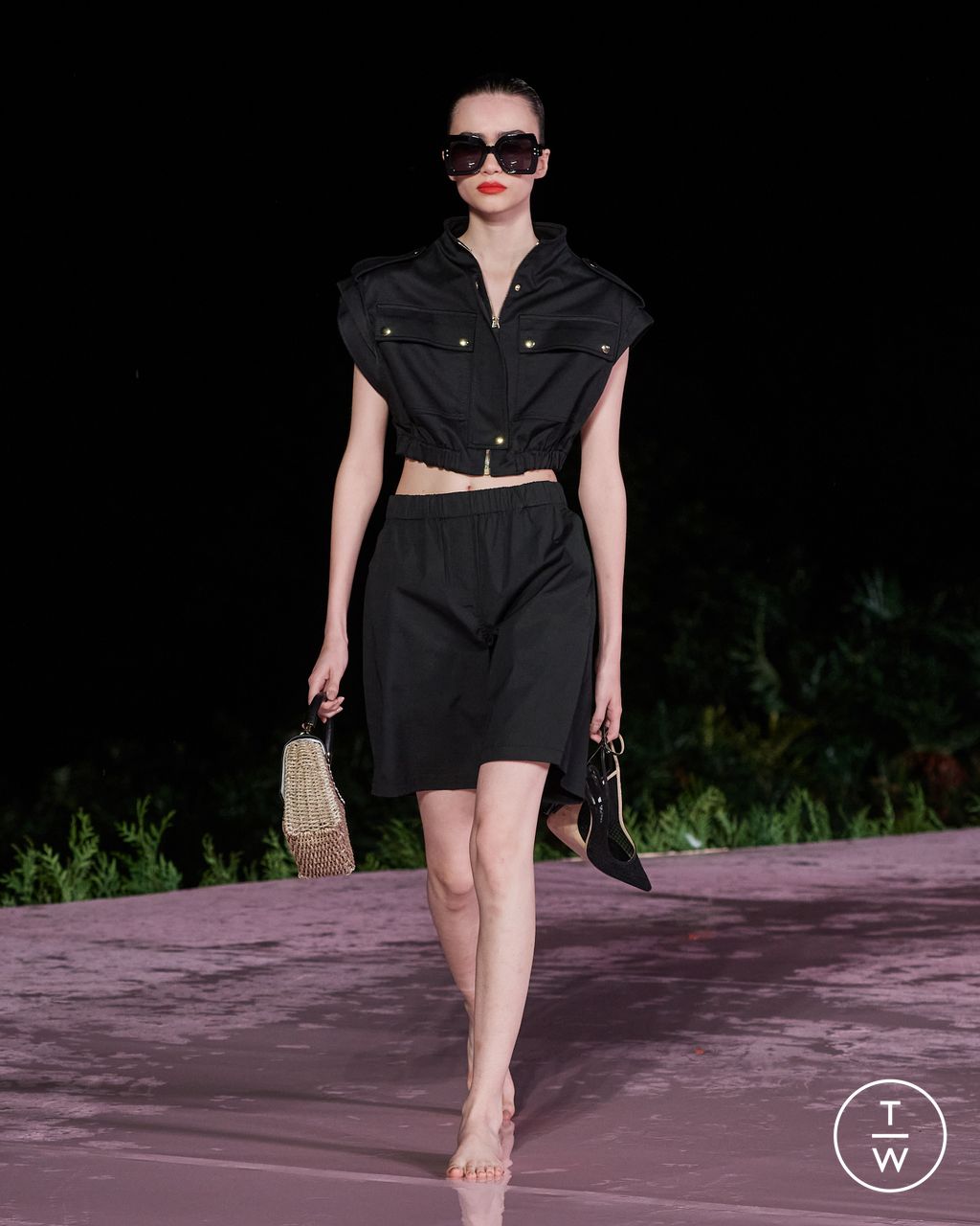 Fashion Week New York Resort 2024 look 39 from the Carolina Herrera collection 女装