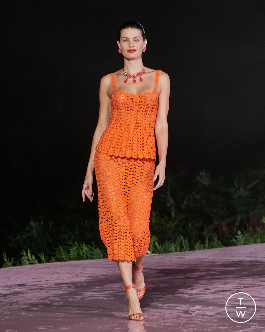 Fashion Week New York Resort 2024 look 49 from the Carolina Herrera collection 女装