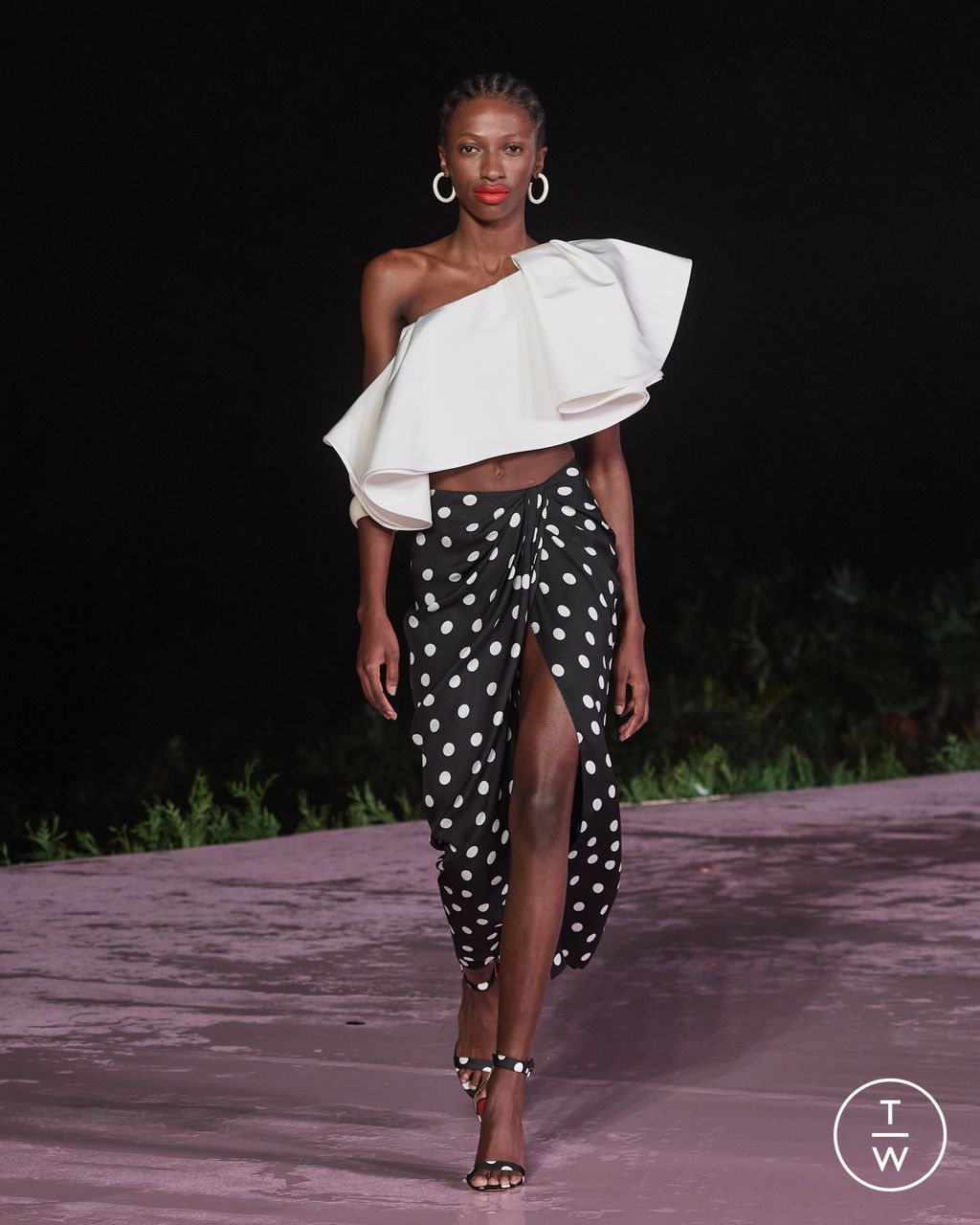 Fashion Week New York Resort 2024 look 5 from the Carolina Herrera collection womenswear