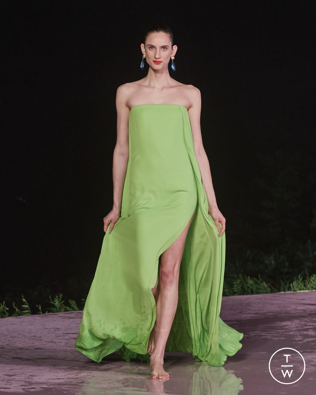 Fashion Week New York Resort 2024 look 57 from the Carolina Herrera collection 女装