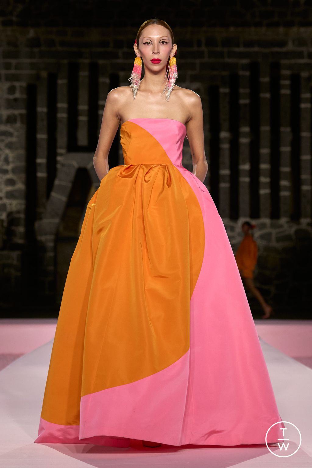 Fashion Week New York Resort 2025 look 1 from the Carolina Herrera collection womenswear