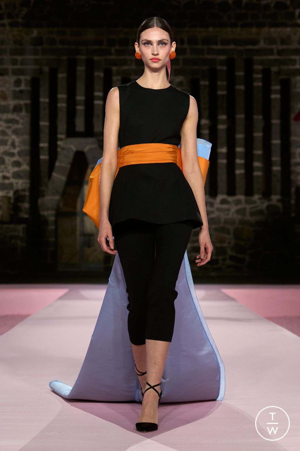 Fashion Week New York Resort 2025 look 2 from the Carolina Herrera collection womenswear