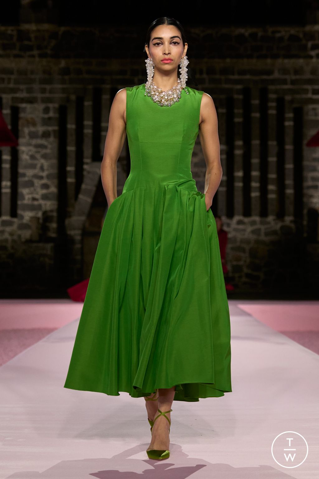 Fashion Week New York Resort 2025 look 9 from the Carolina Herrera collection womenswear