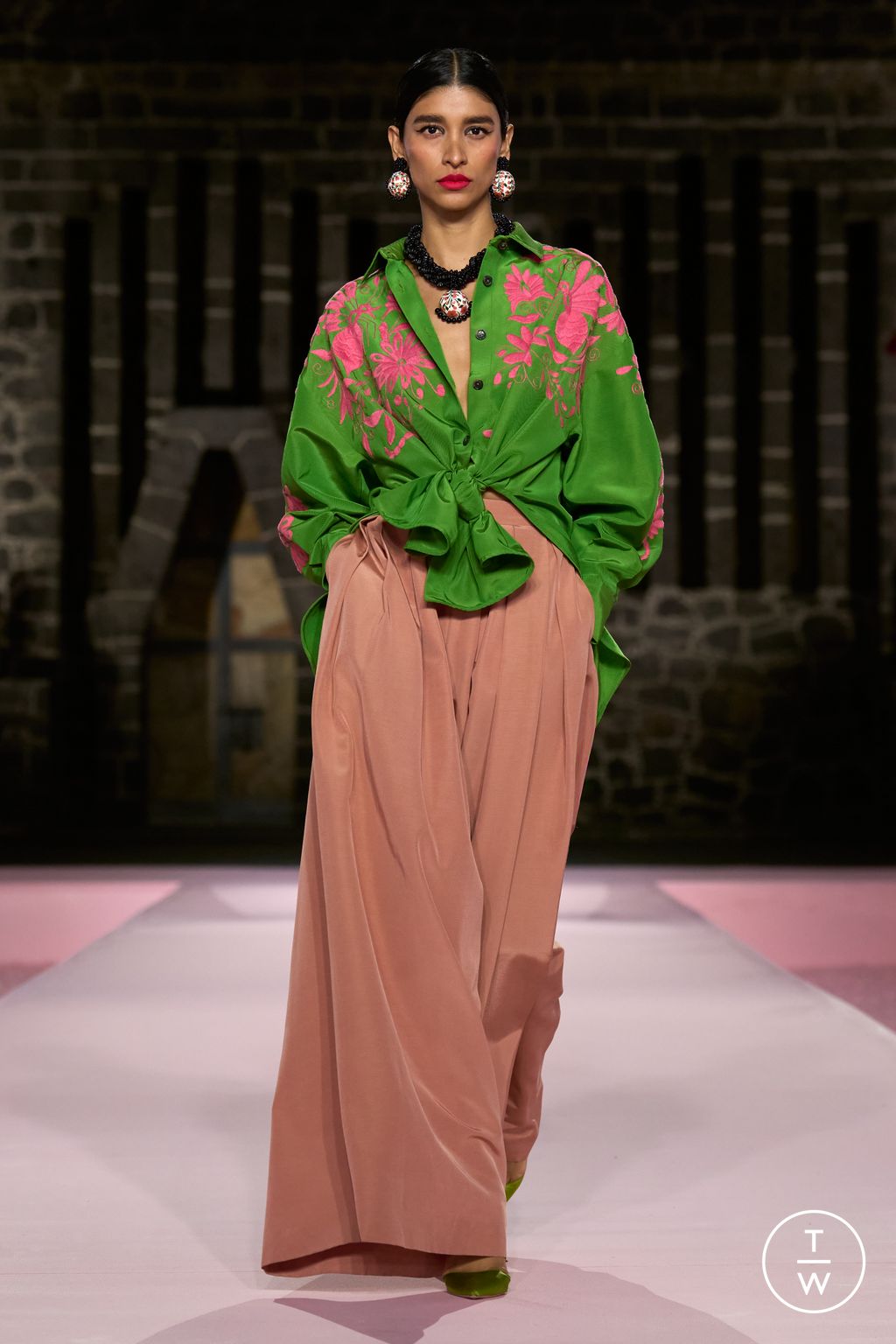 Fashion Week New York Resort 2025 look 10 from the Carolina Herrera collection womenswear