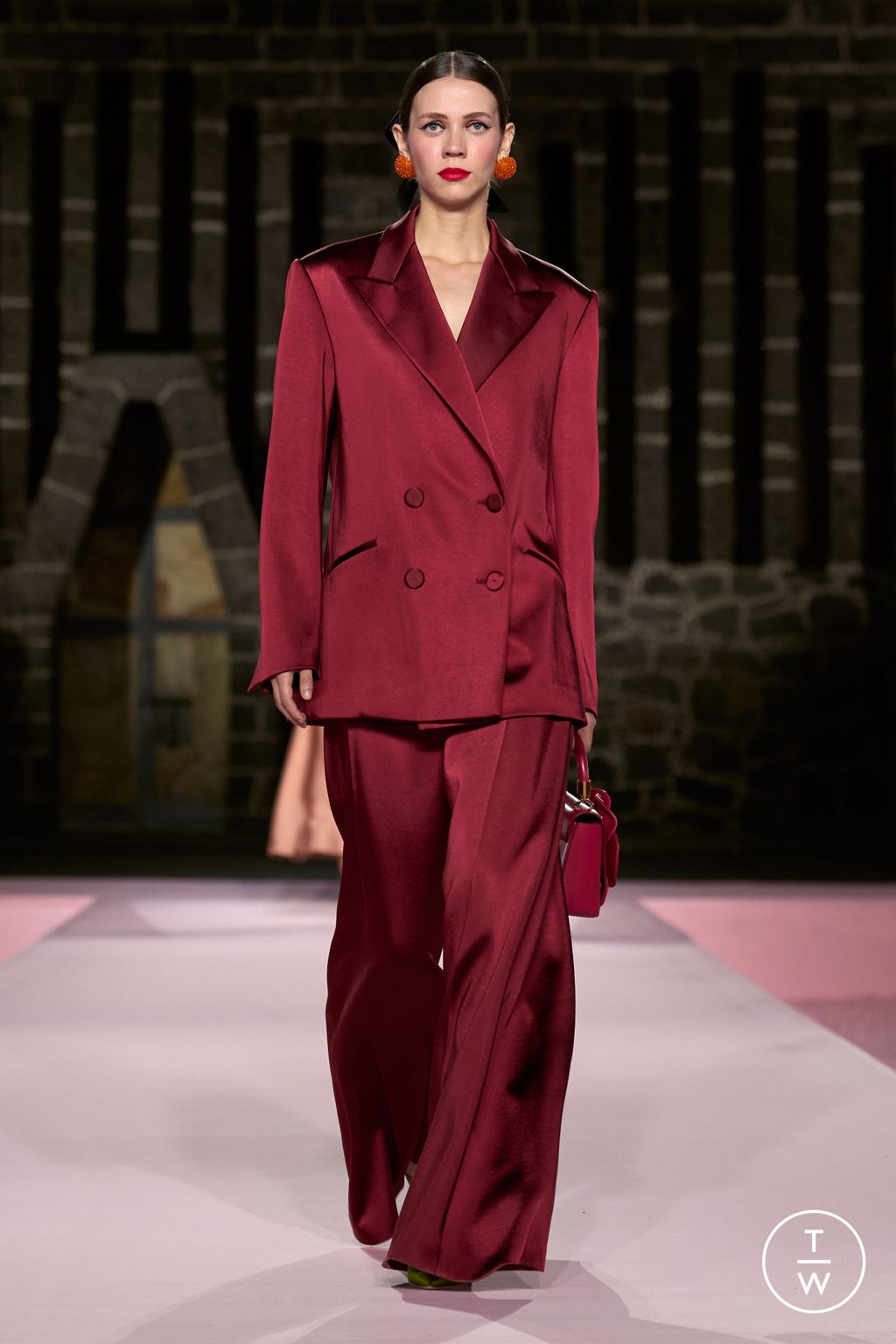 Fashion Week New York Resort 2025 look 11 from the Carolina Herrera collection womenswear