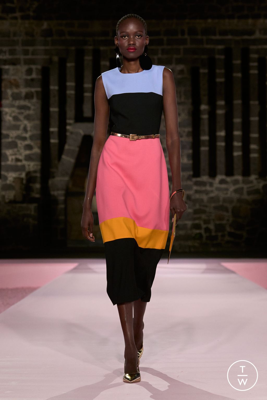 Fashion Week New York Resort 2025 look 21 from the Carolina Herrera collection womenswear