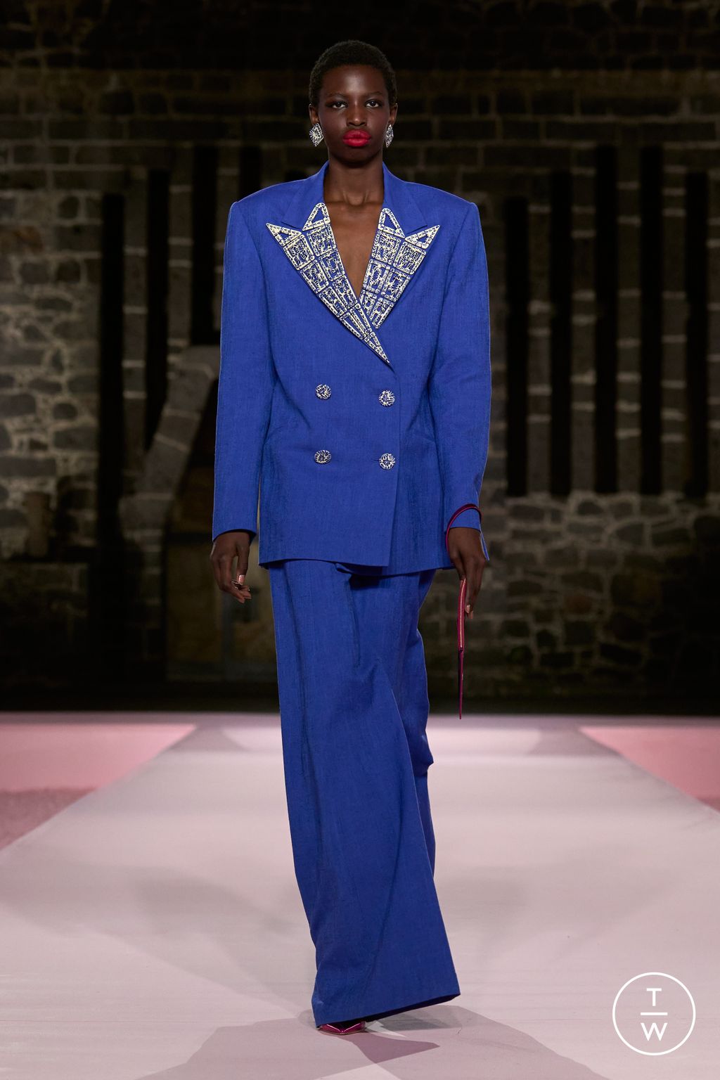 Fashion Week New York Resort 2025 look 23 from the Carolina Herrera collection womenswear