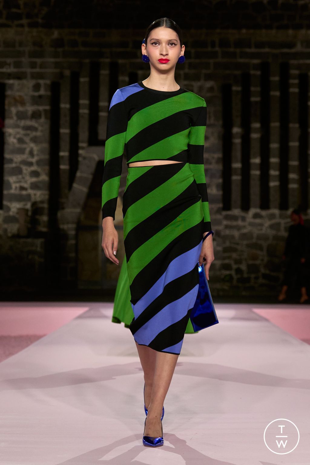 Fashion Week New York Resort 2025 look 26 from the Carolina Herrera collection womenswear