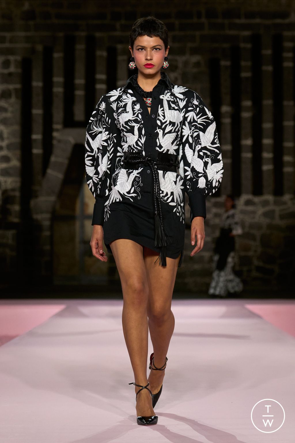 Fashion Week New York Resort 2025 look 28 from the Carolina Herrera collection womenswear