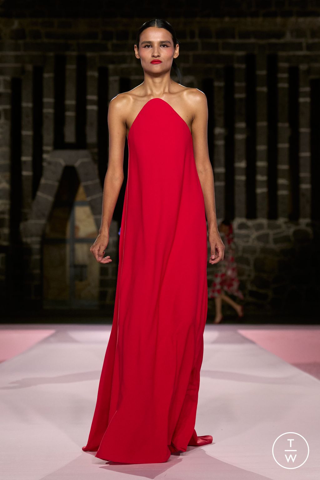 Fashion Week New York Resort 2025 look 34 from the Carolina Herrera collection womenswear