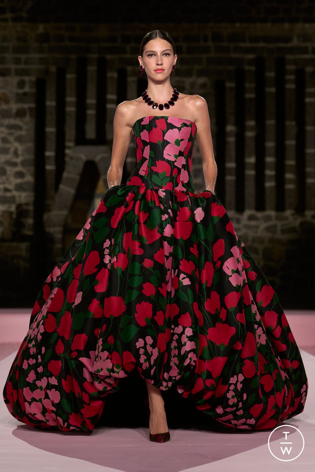Fashion Week New York Resort 2025 look 42 from the Carolina Herrera collection womenswear