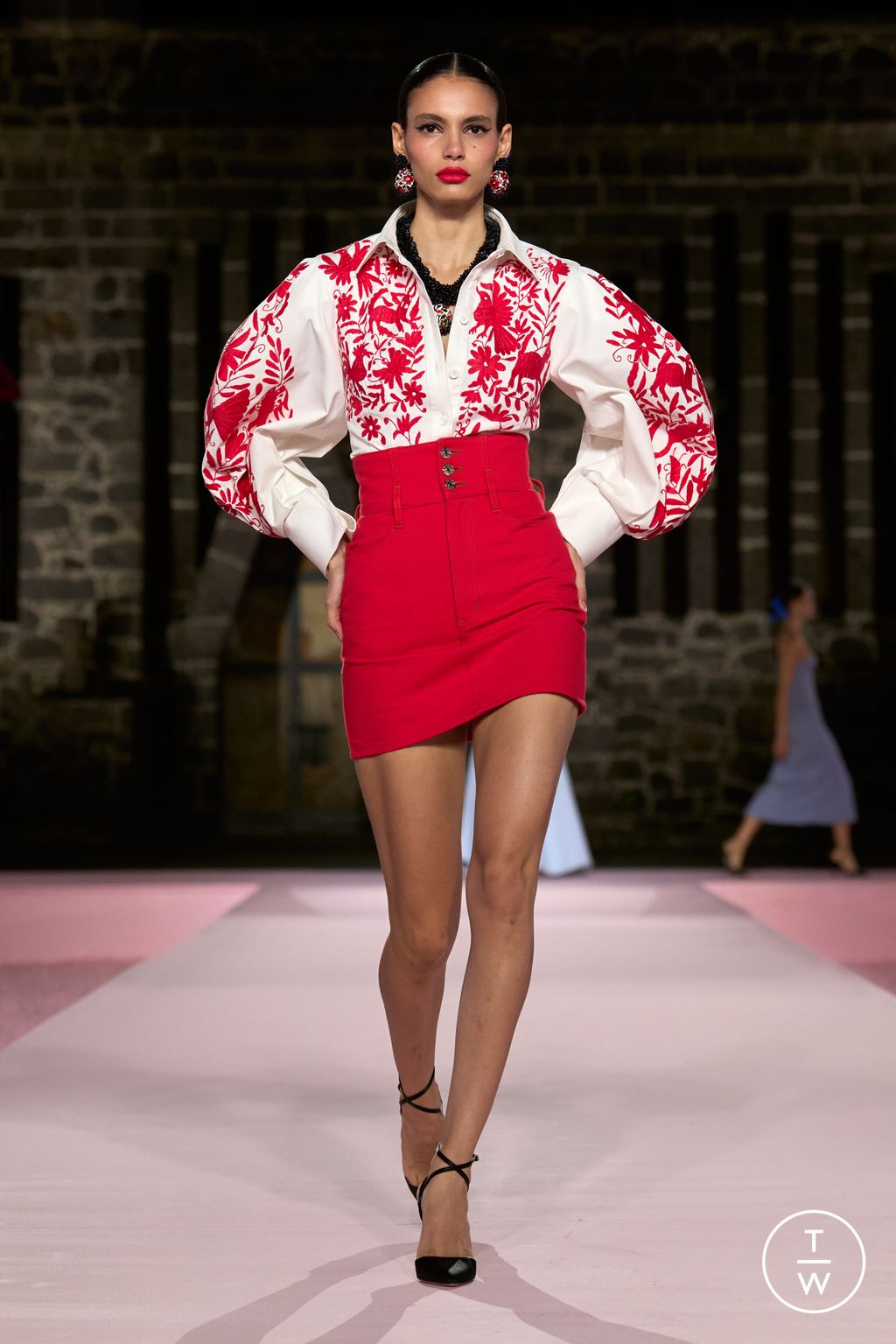 Fashion Week New York Resort 2025 look 50 from the Carolina Herrera collection womenswear