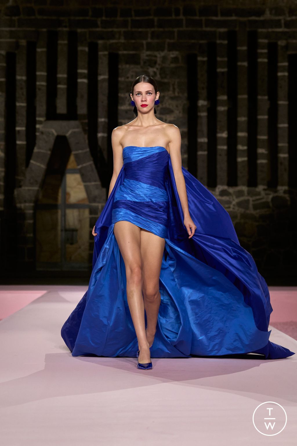 Fashion Week New York Resort 2025 look 55 from the Carolina Herrera collection womenswear