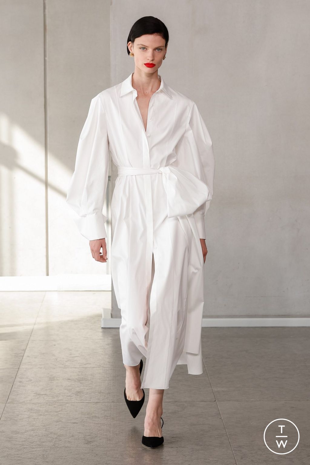 Fashion Week New York Spring/Summer 2024 look 3 from the Carolina Herrera collection womenswear