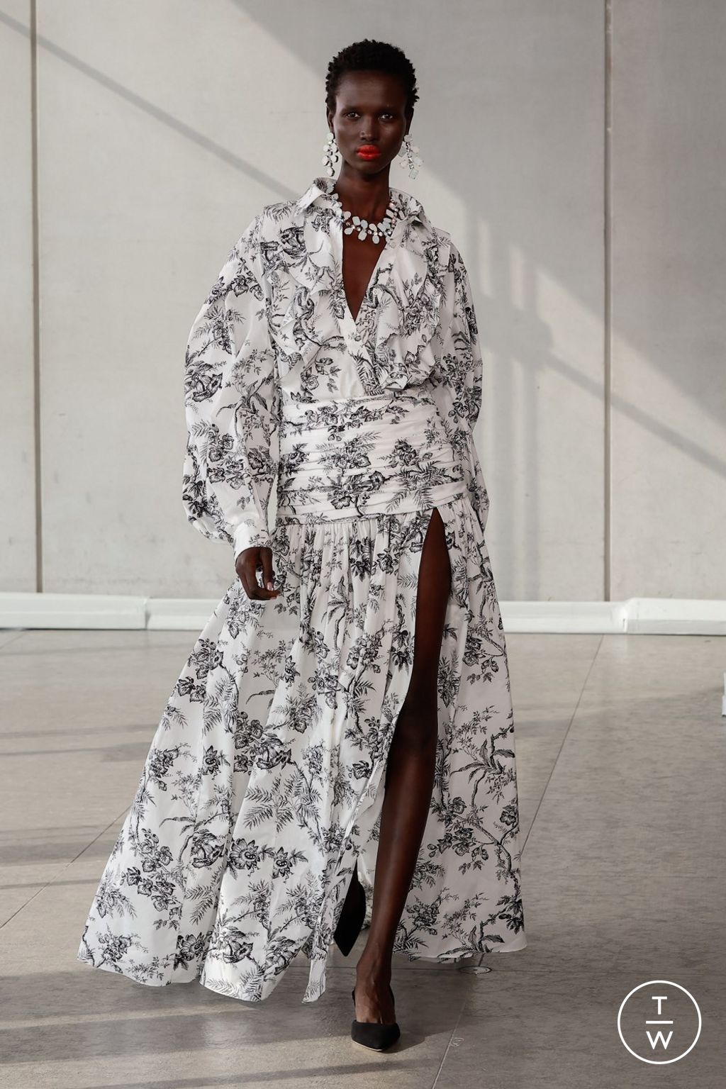 Fashion Week New York Spring/Summer 2024 look 9 from the Carolina Herrera collection 女装