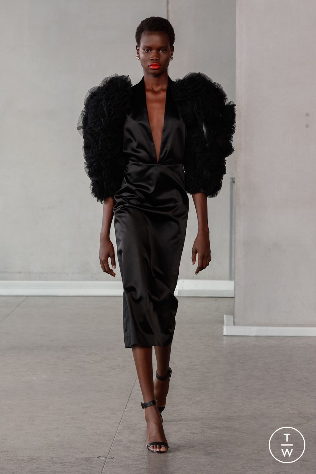 Fashion Week New York Spring/Summer 2024 look 13 from the Carolina Herrera collection 女装