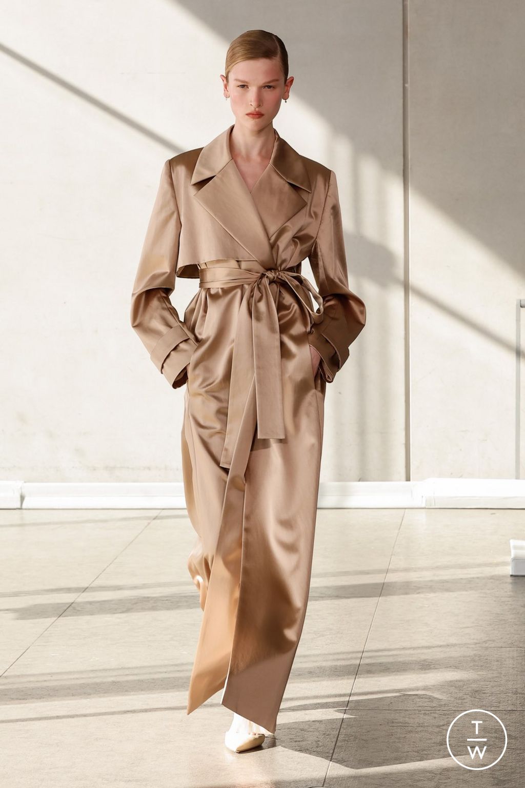 Fashion Week New York Spring/Summer 2024 look 38 from the Carolina Herrera collection 女装
