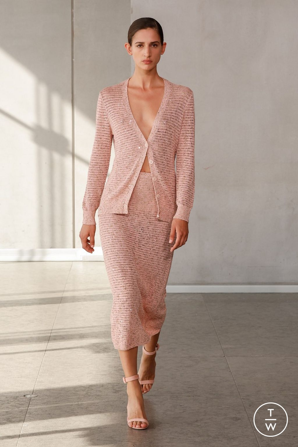 Fashion Week New York Spring/Summer 2024 look 39 from the Carolina Herrera collection 女装