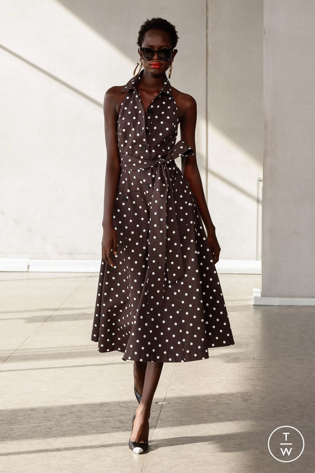 Fashion Week New York Spring/Summer 2024 look 41 from the Carolina Herrera collection 女装