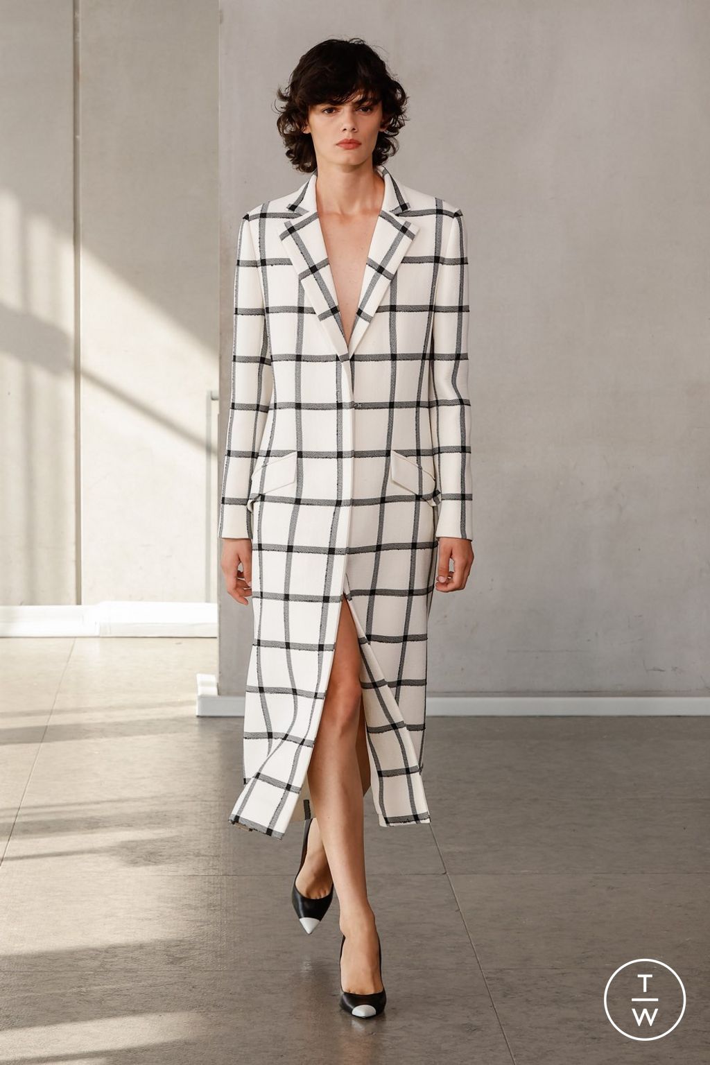 Fashion Week New York Spring/Summer 2024 look 42 from the Carolina Herrera collection 女装
