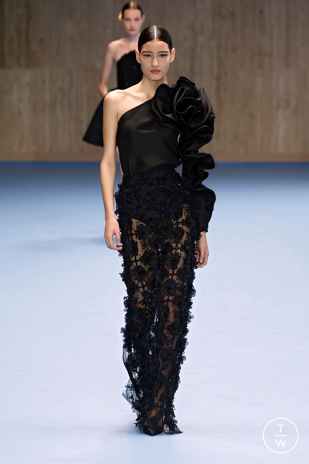 Fashion Week New York Spring-Summer 2025 look 5 from the Carolina Herrera collection womenswear