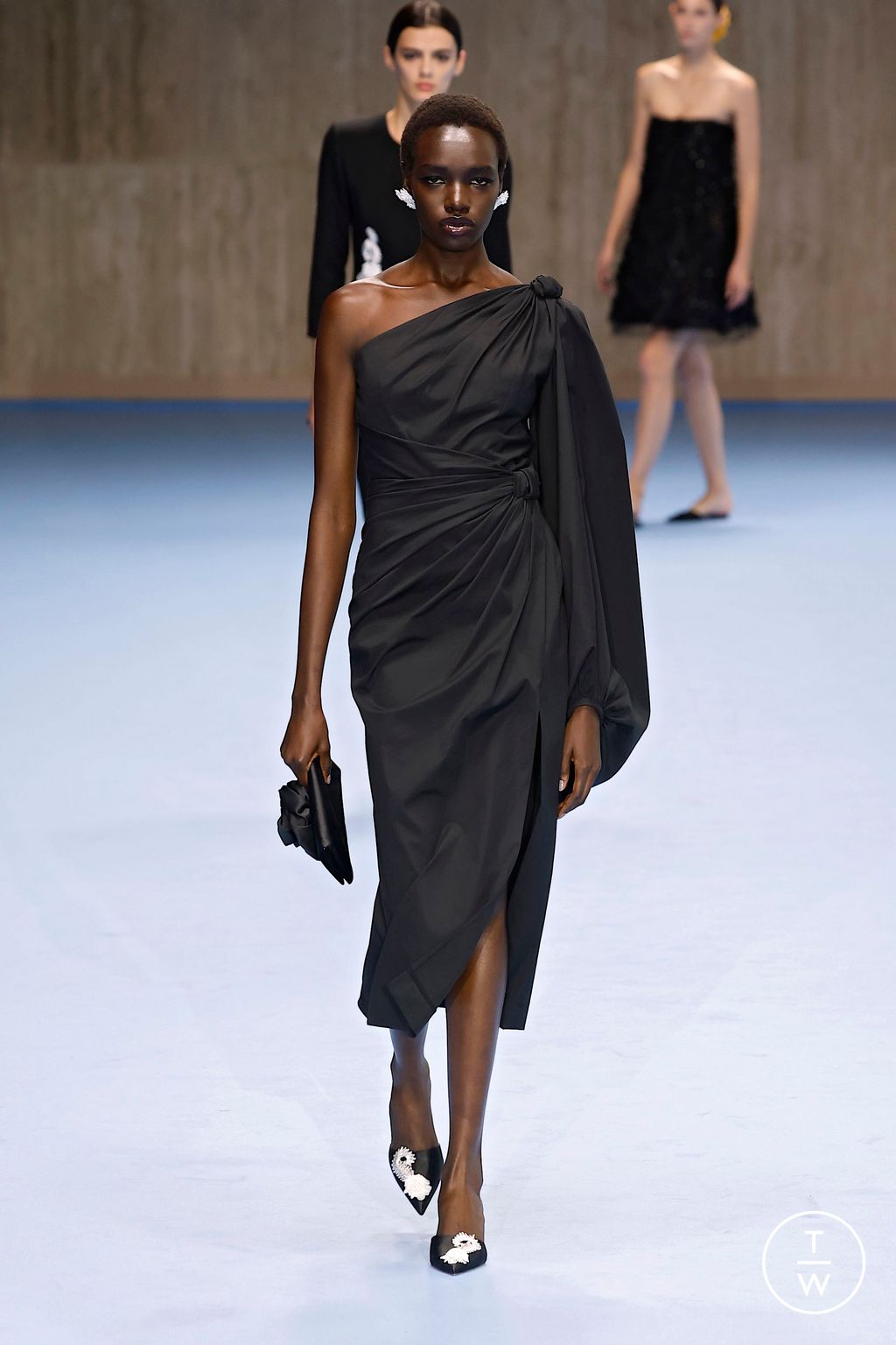 Fashion Week New York Spring-Summer 2025 look 7 from the Carolina Herrera collection womenswear