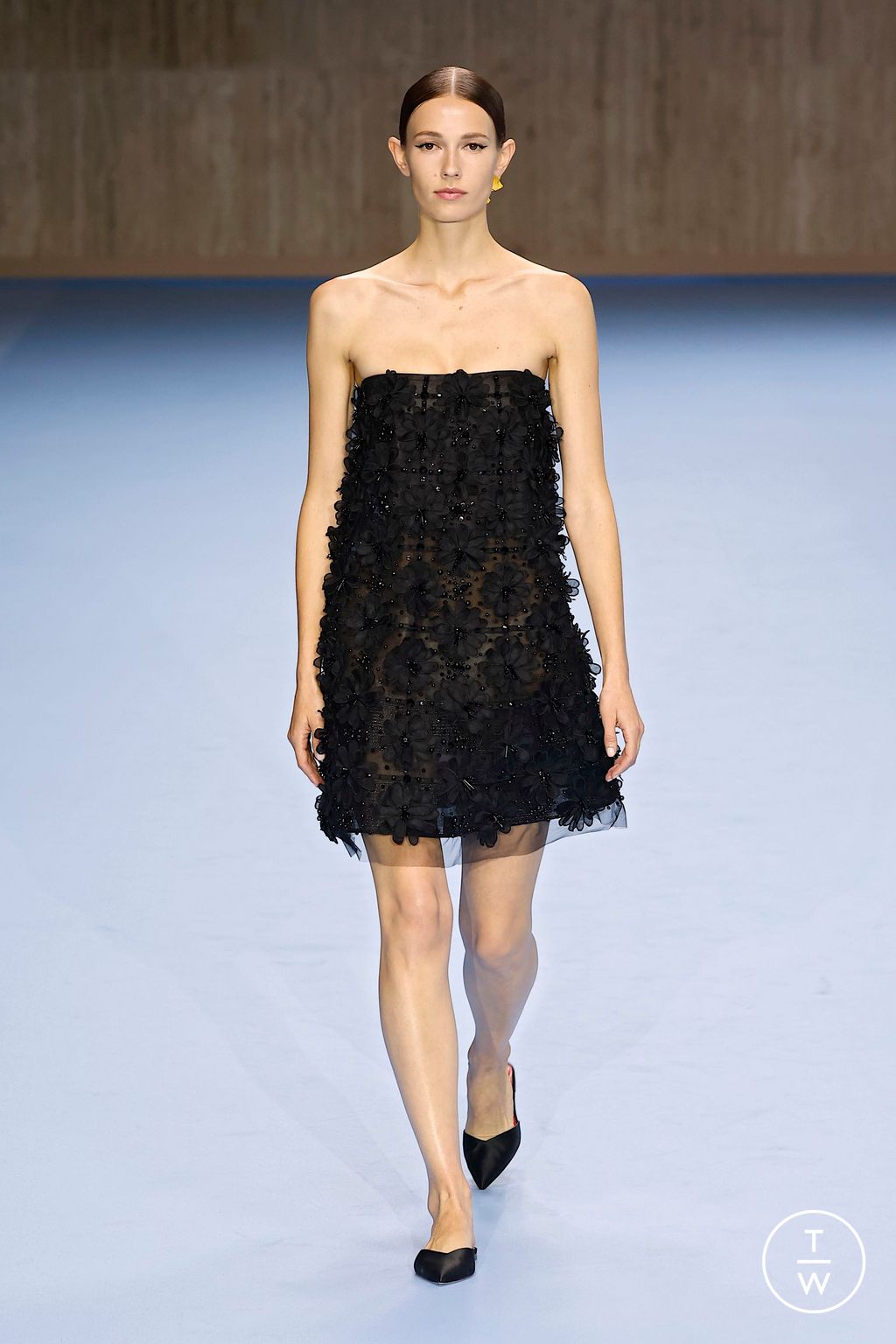 Fashion Week New York Spring/Summer 2025 look 9 from the Carolina Herrera collection womenswear