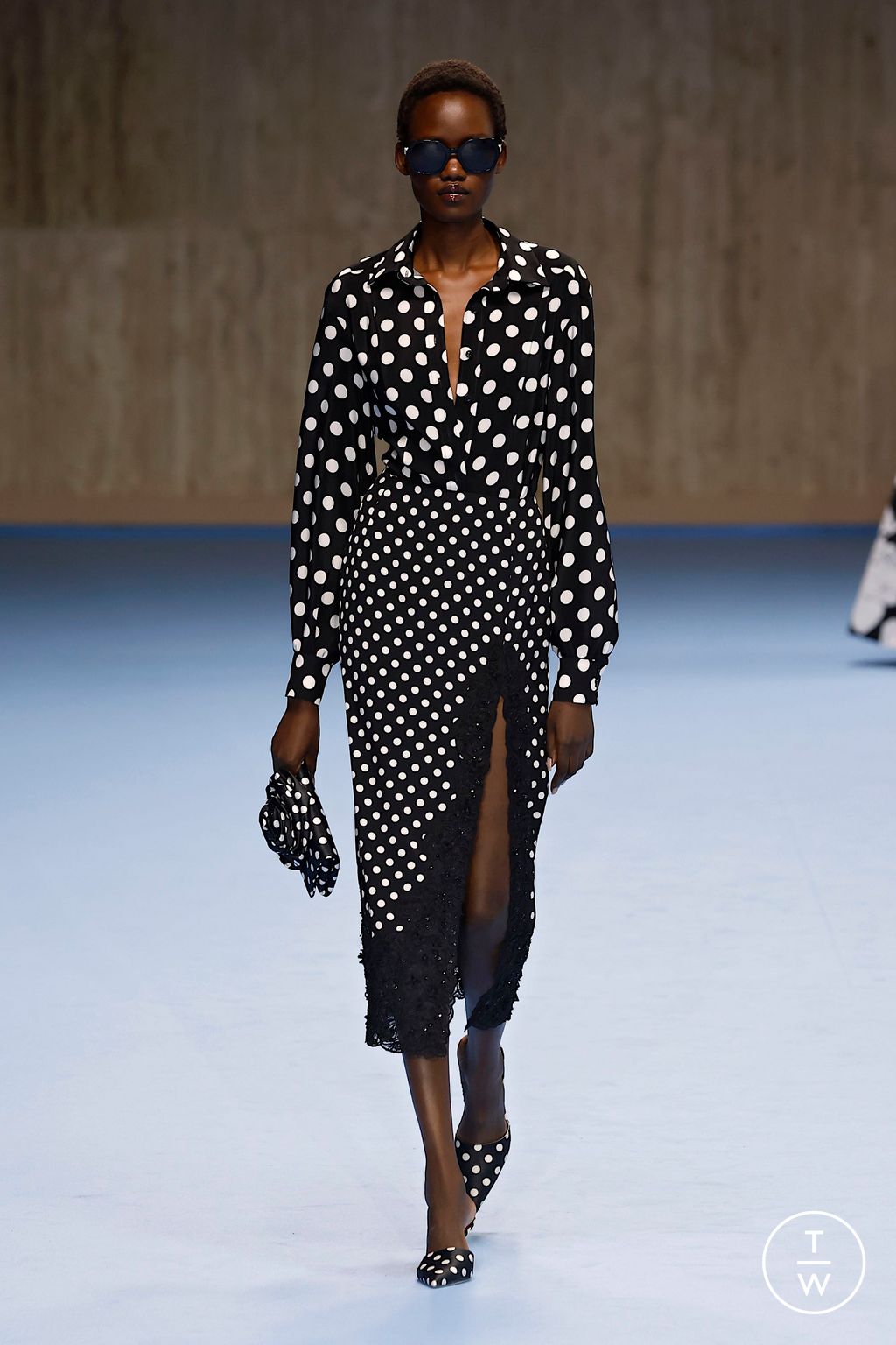 Fashion Week New York Spring-Summer 2025 look 25 from the Carolina Herrera collection womenswear
