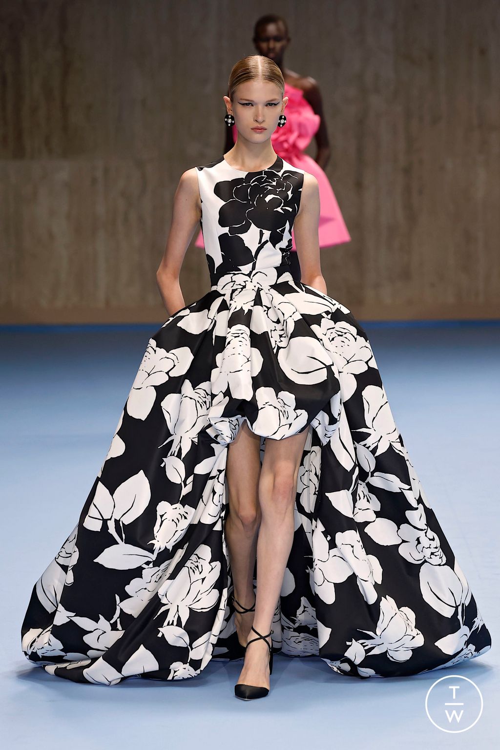 Fashion Week New York Spring-Summer 2025 look 28 from the Carolina Herrera collection womenswear