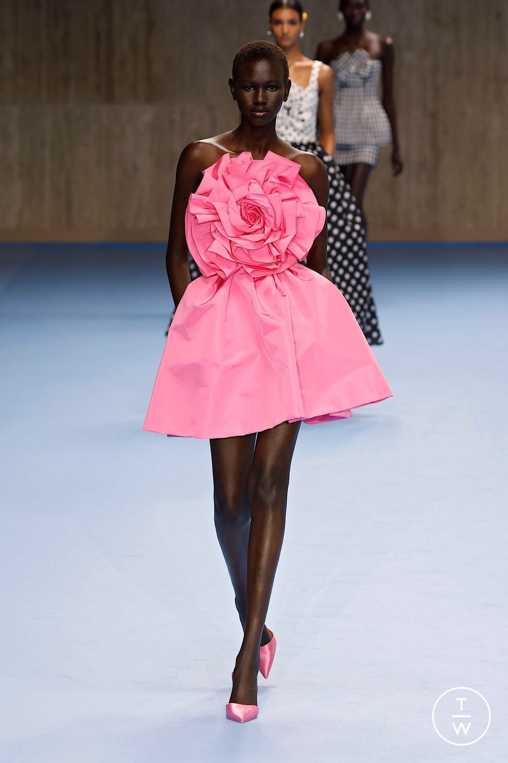 Fashion Week New York Spring/Summer 2025 look 29 from the Carolina Herrera collection 女装