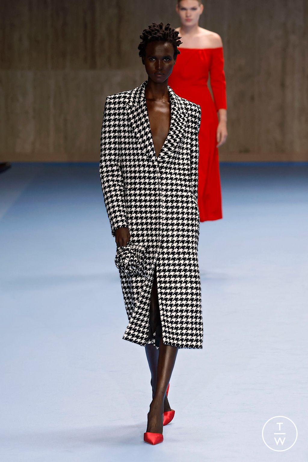 Fashion Week New York Spring/Summer 2025 look 34 from the Carolina Herrera collection 女装