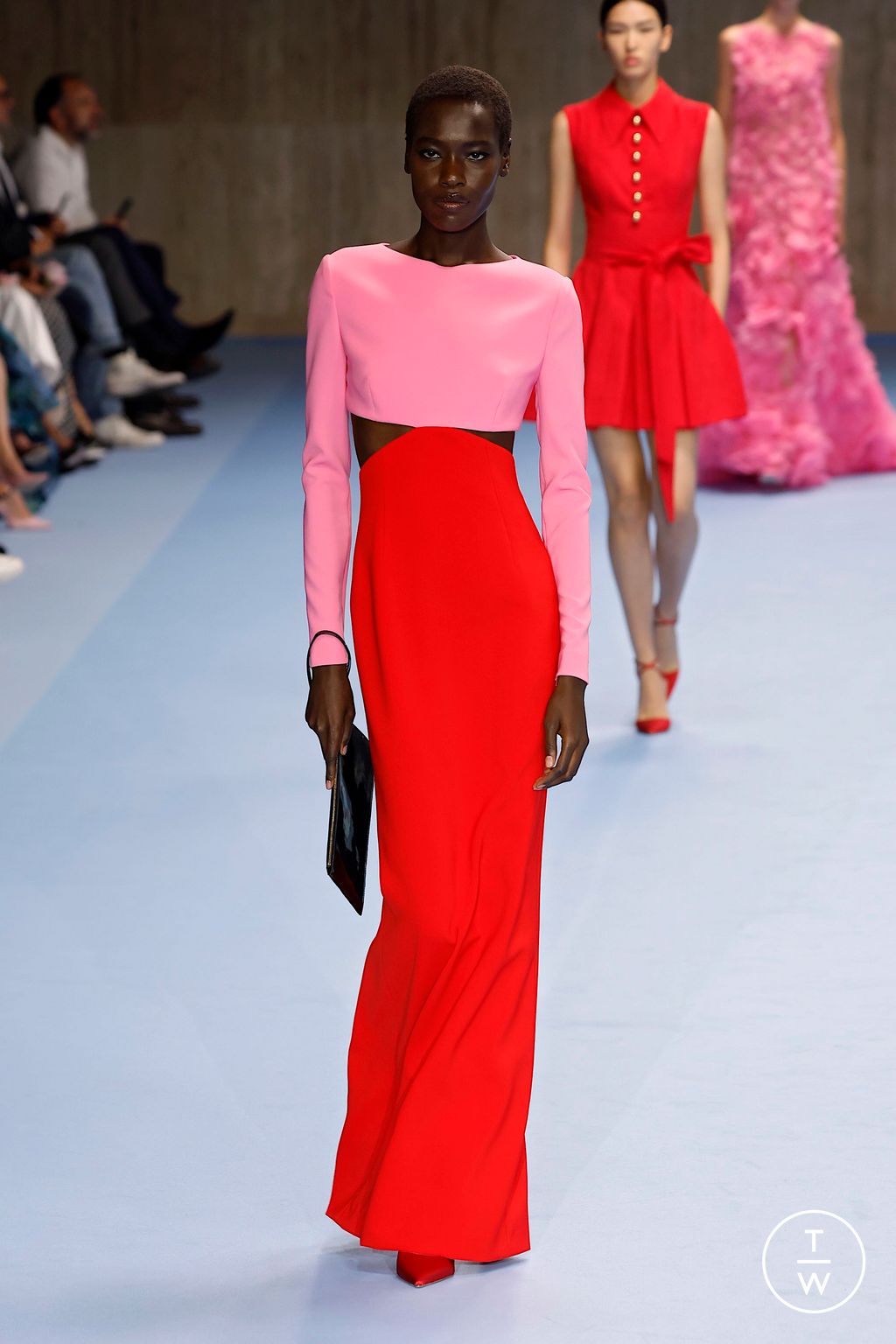 Fashion Week New York Spring/Summer 2025 look 39 from the Carolina Herrera collection 女装