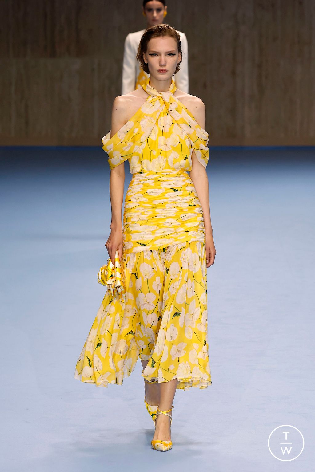 Fashion Week New York Spring/Summer 2025 look 55 from the Carolina Herrera collection womenswear