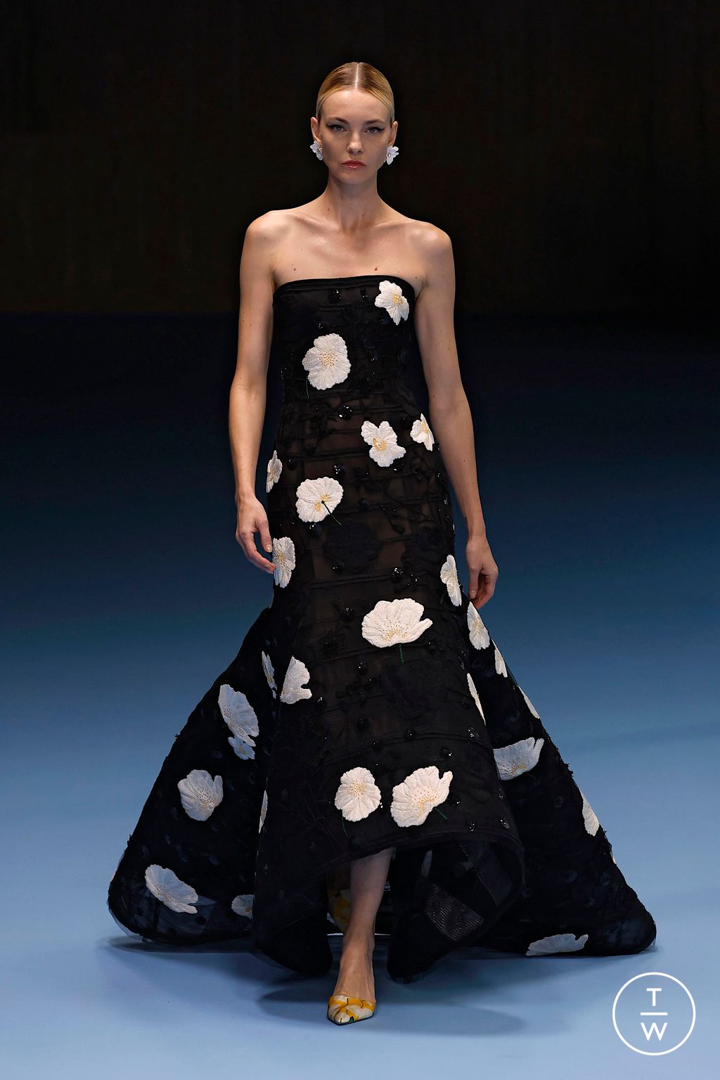 Fashion Week New York Spring-Summer 2025 look 63 from the Carolina Herrera collection 女装