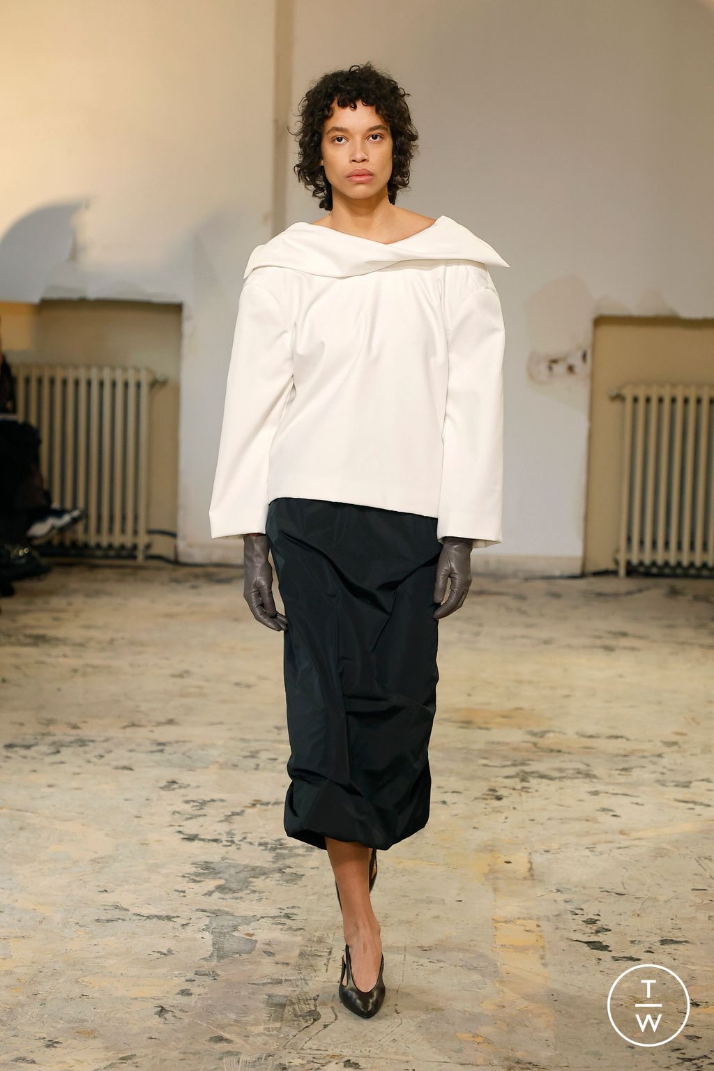 Fashion Week Paris Fall/Winter 2024 look 2 de la collection Carven womenswear
