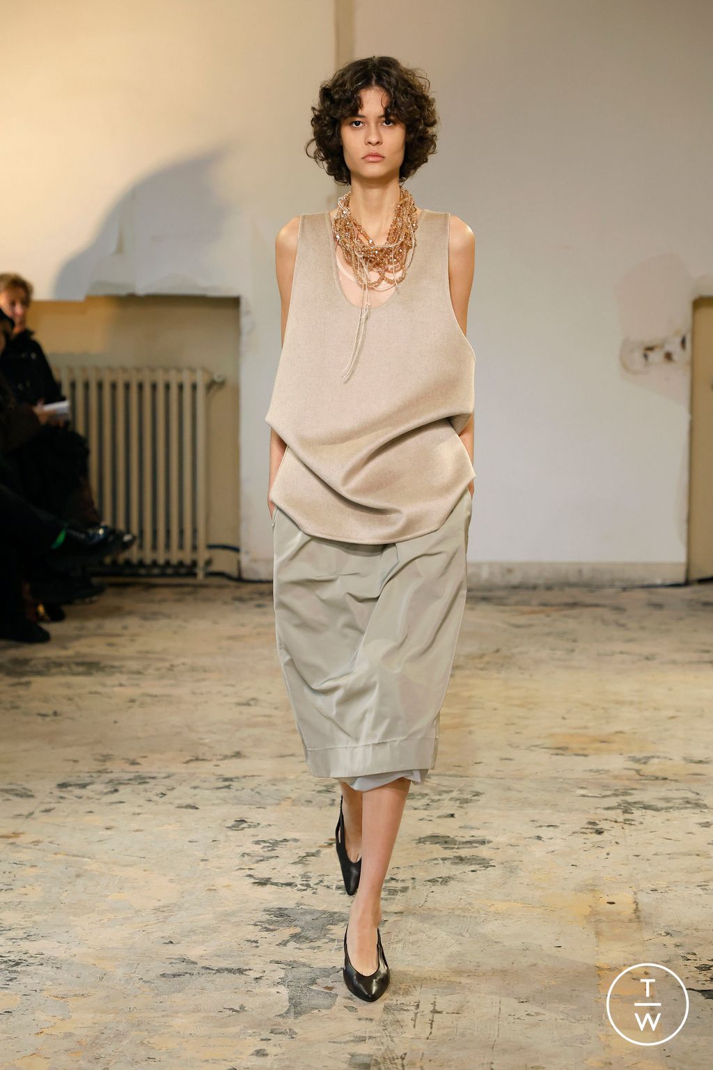 Fashion Week Paris Fall/Winter 2024 look 4 from the Carven collection womenswear