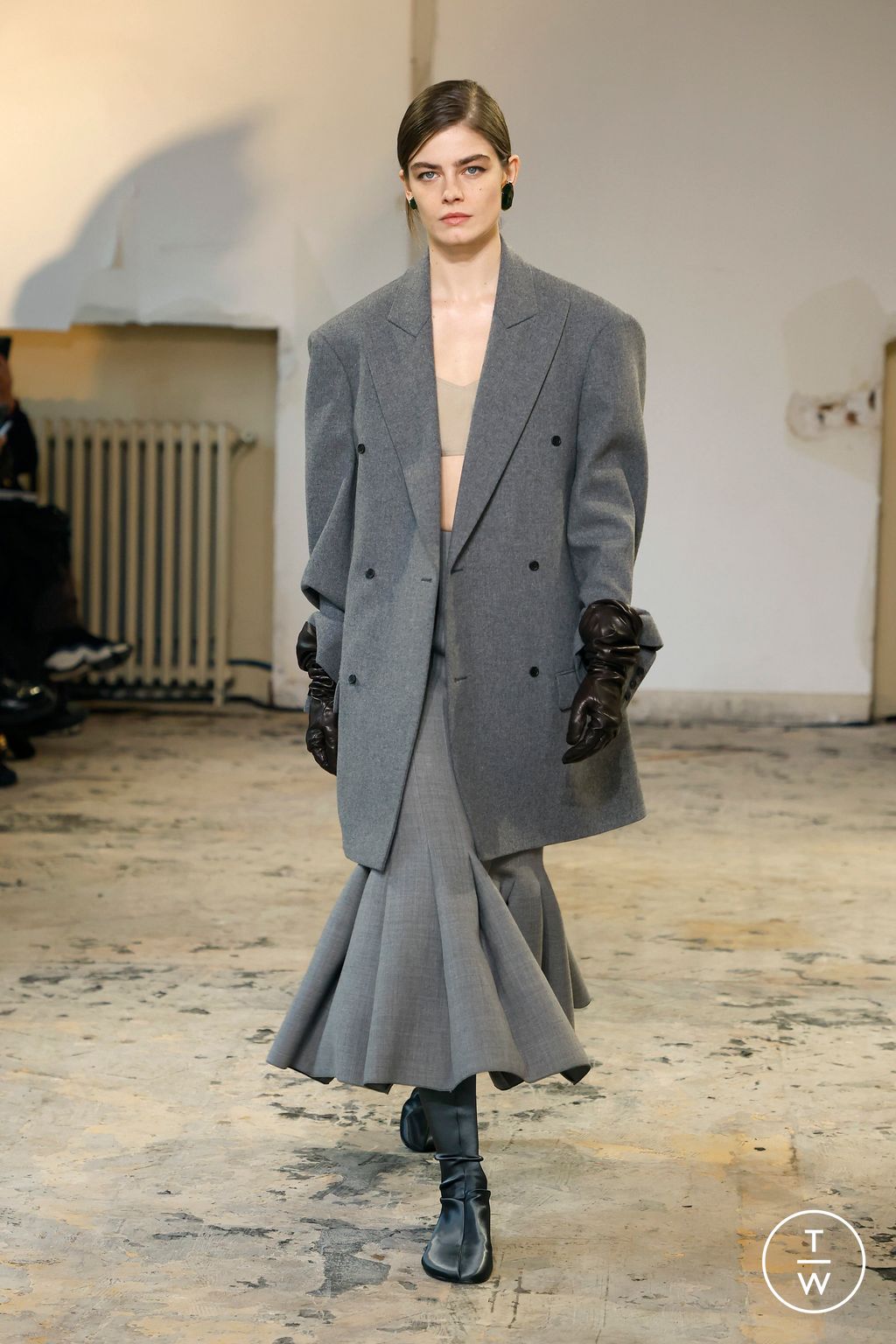 Fashion Week Paris Fall/Winter 2024 look 9 de la collection Carven womenswear