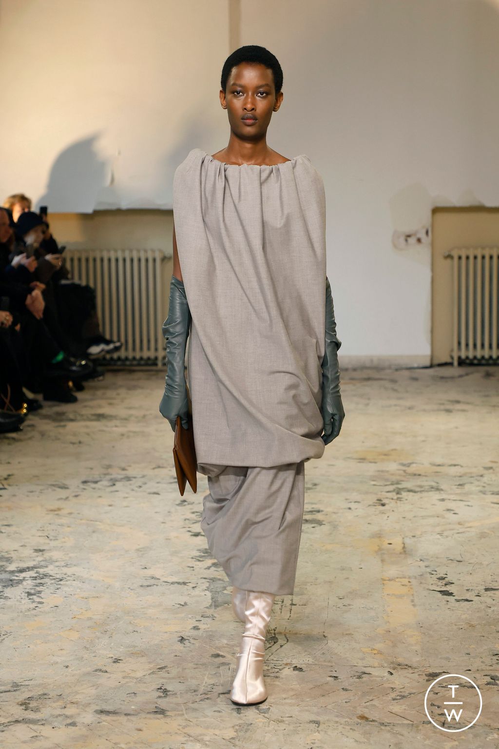 Fashion Week Paris Fall/Winter 2024 look 10 from the Carven collection womenswear