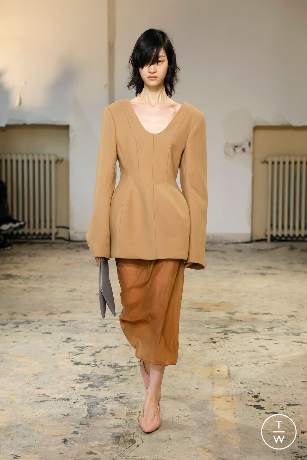 Fashion Week Paris Fall/Winter 2024 look 12 de la collection Carven womenswear