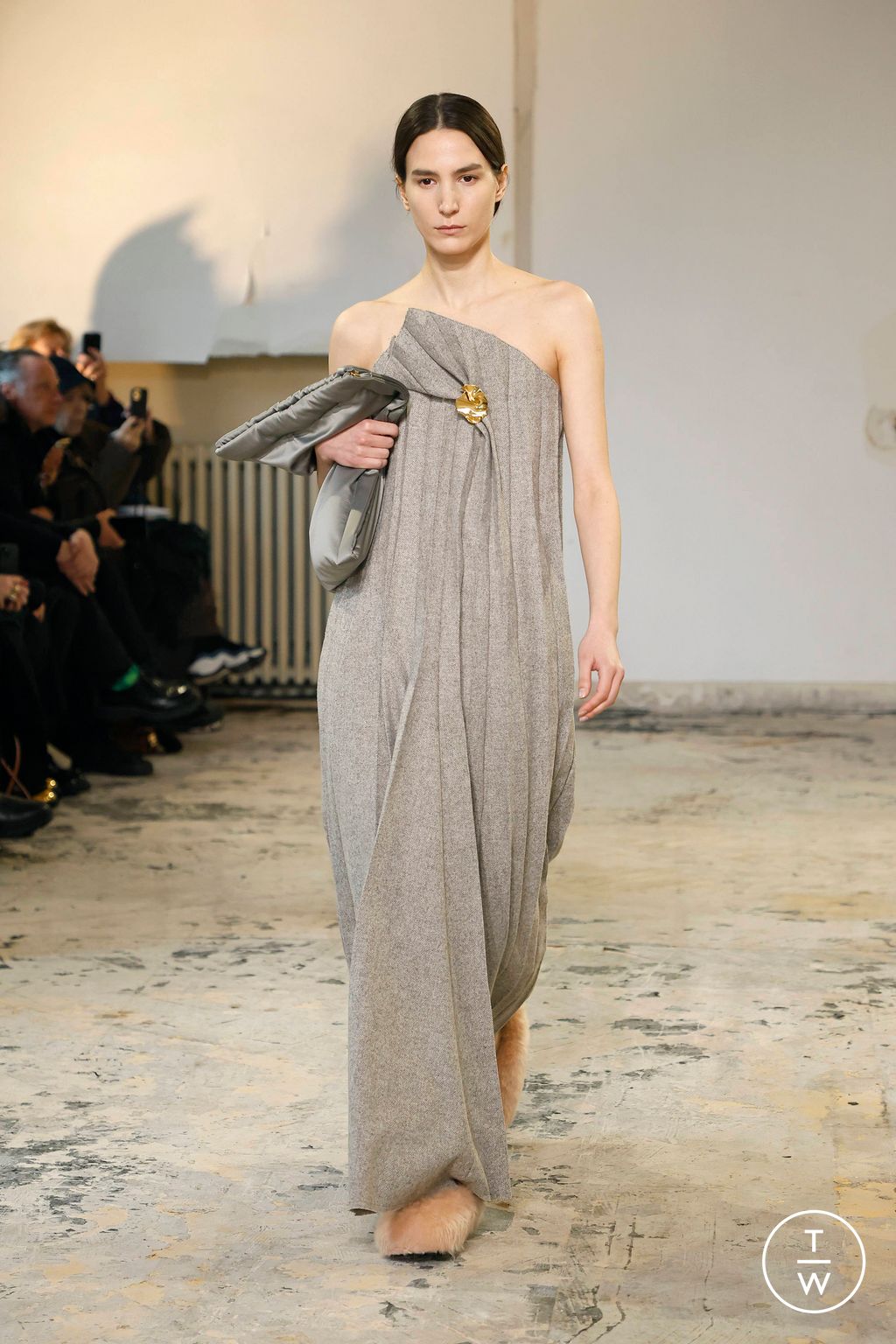 Fashion Week Paris Fall/Winter 2024 look 14 de la collection Carven womenswear